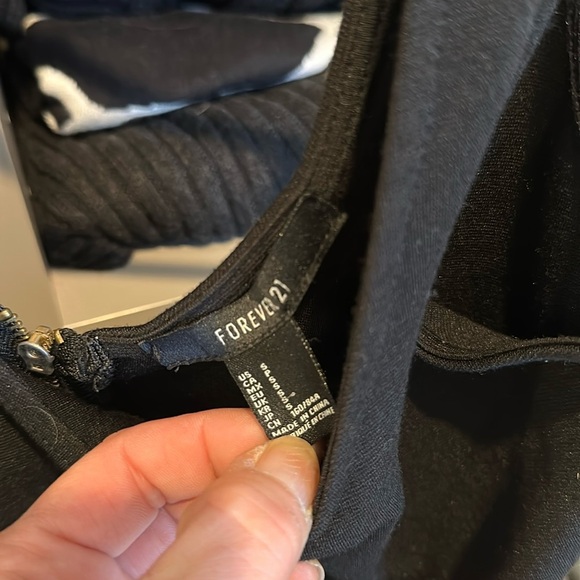 Forever 21 black sleeveless v back zipper closure peplum dress size S - Picture 2 of 3